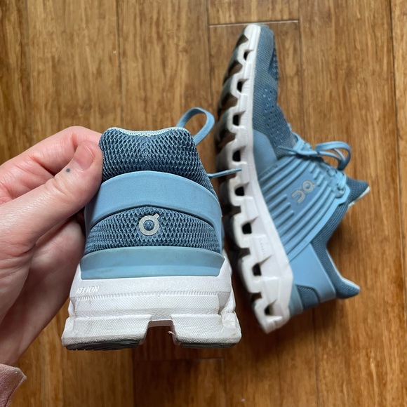 SOLD on another platform On Running Cloudswift Running Shoe Size 9 - Picture 3 of 5